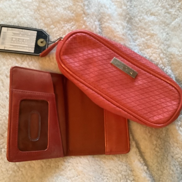 Sold MOR Cosmetic Bag/Passport Holder FauxLeather - Picture 5 of 9